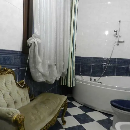 Venezia Le Tre Rose לינה וארוחת בוקר 5*