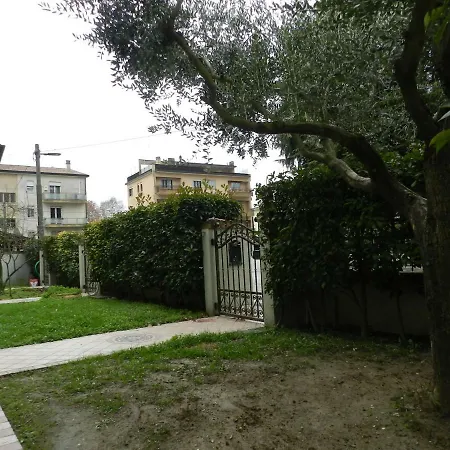 לינה וארוחת בוקר Venezia Le Tre Rose מסטרה